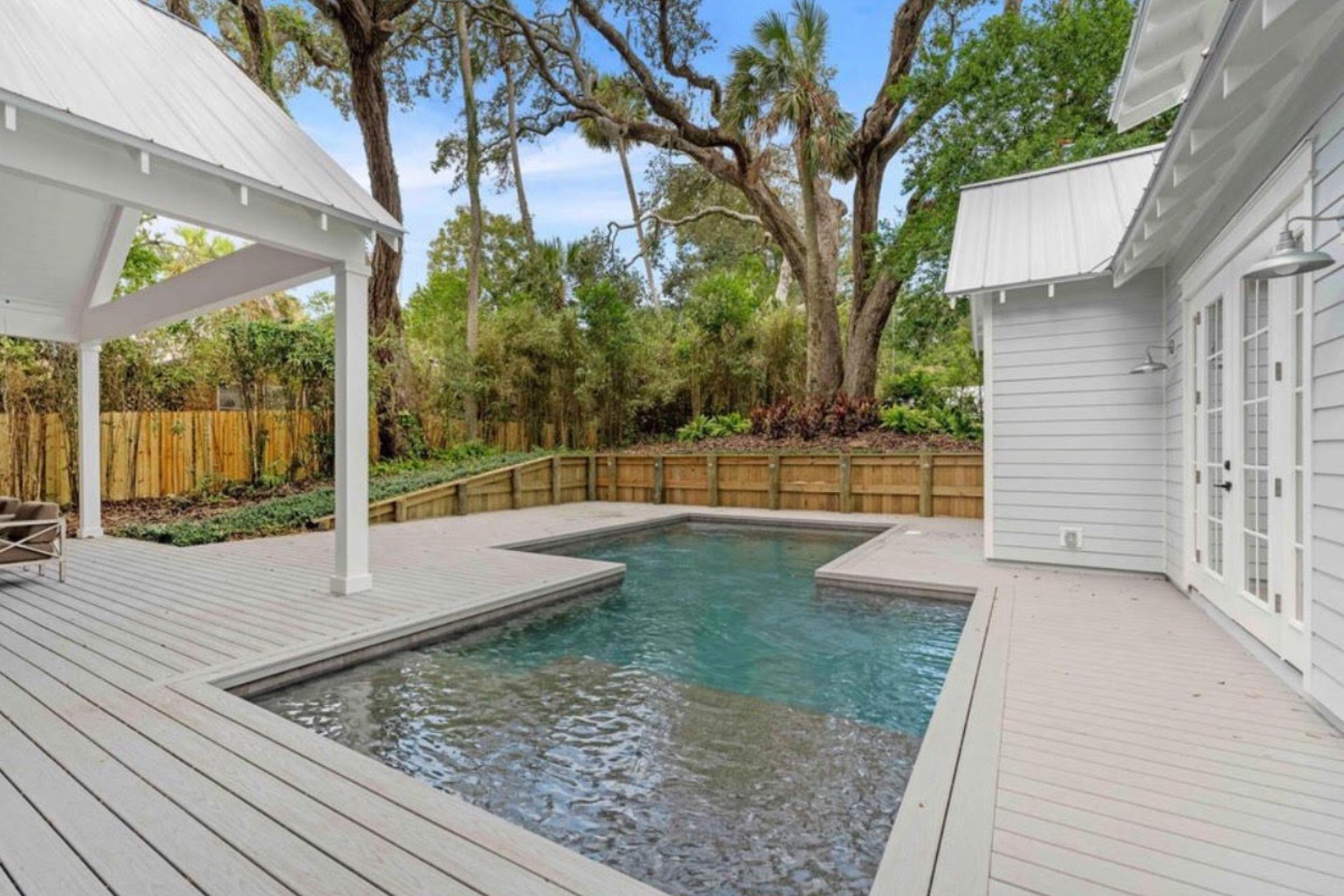 Reliable Brazilian Hardwood and Outdoor Design - Jacksonville